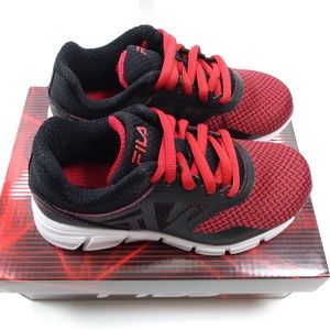 fila red running shoes